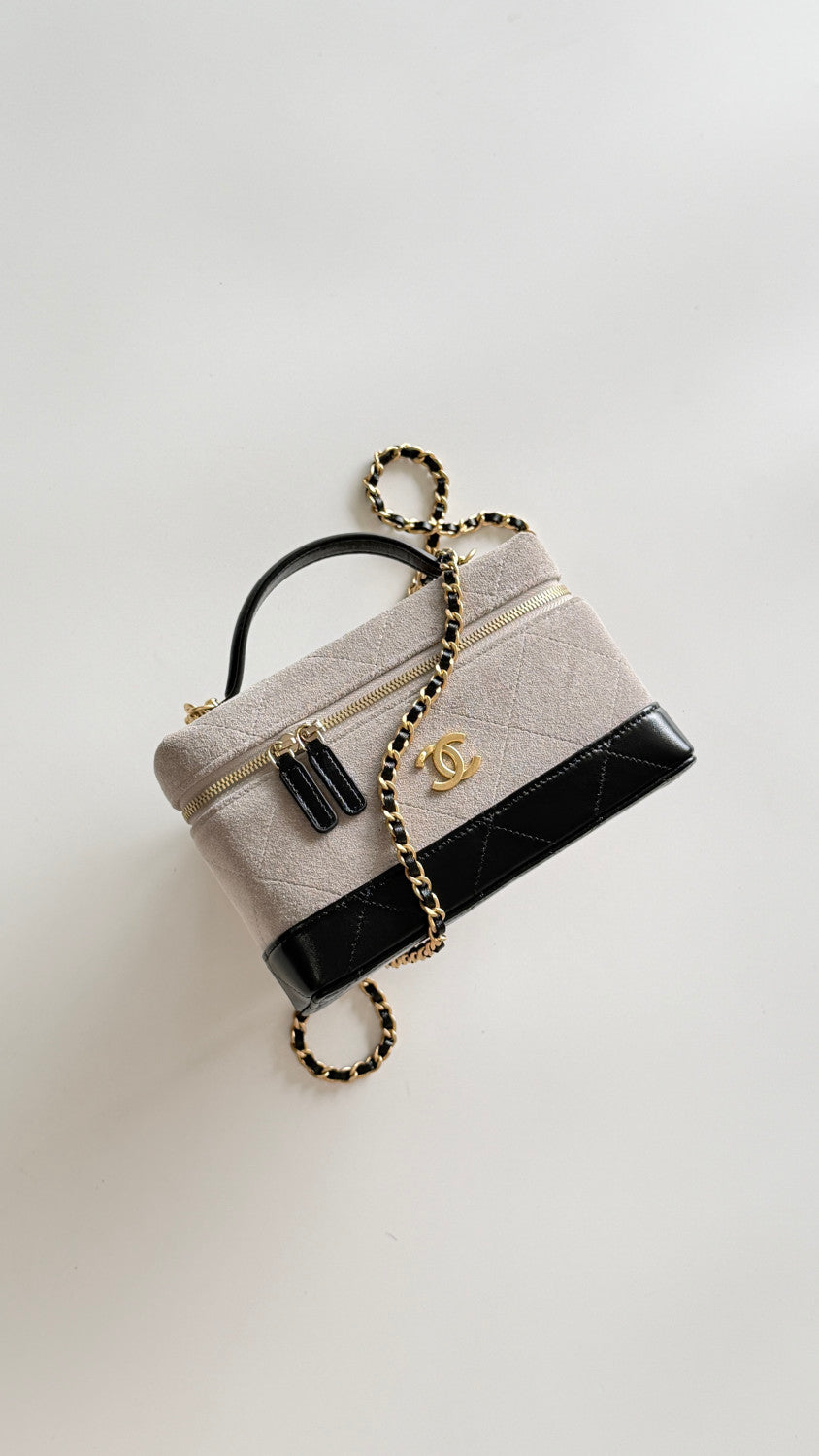 Chanel Vanity With Chain Suede Calfskin Shiny Lambskin Gold-tone Metal #379884