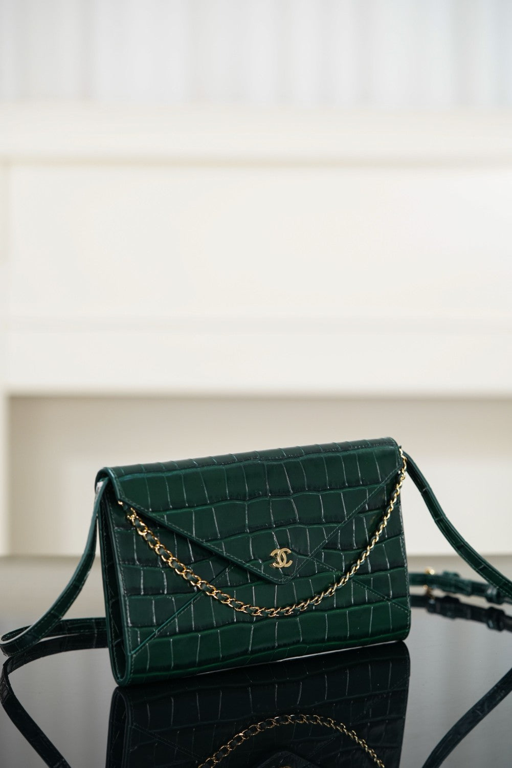 Chanel 26S Crocodile-print Envelope Bag Green Classic Envelope-style Flap Silhouette Matching Leather Shoulder Strap Can Be Worn Crossbody Over The Shoulder Or Carried By Hand Bags Lady #197124