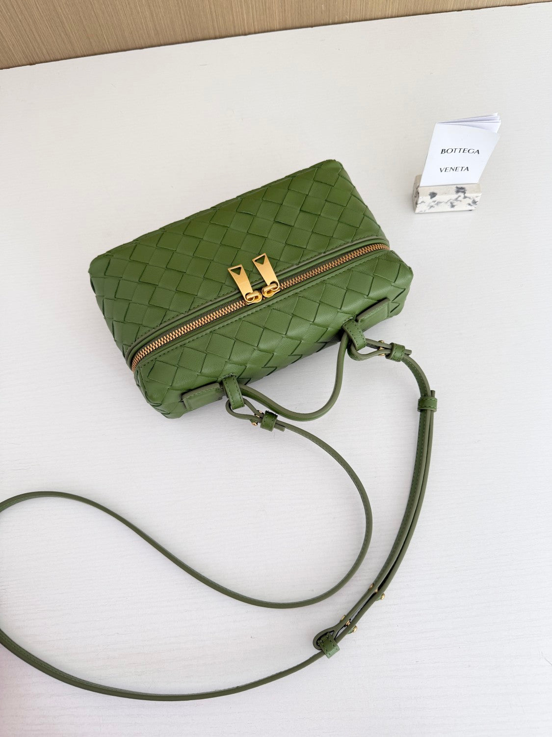 Bottega Veneta Bang Bang Women's Gold Accessories Zipper Closure Solid Color Calfskin Shoulder Crossbody Handbag Bag Bags #76533