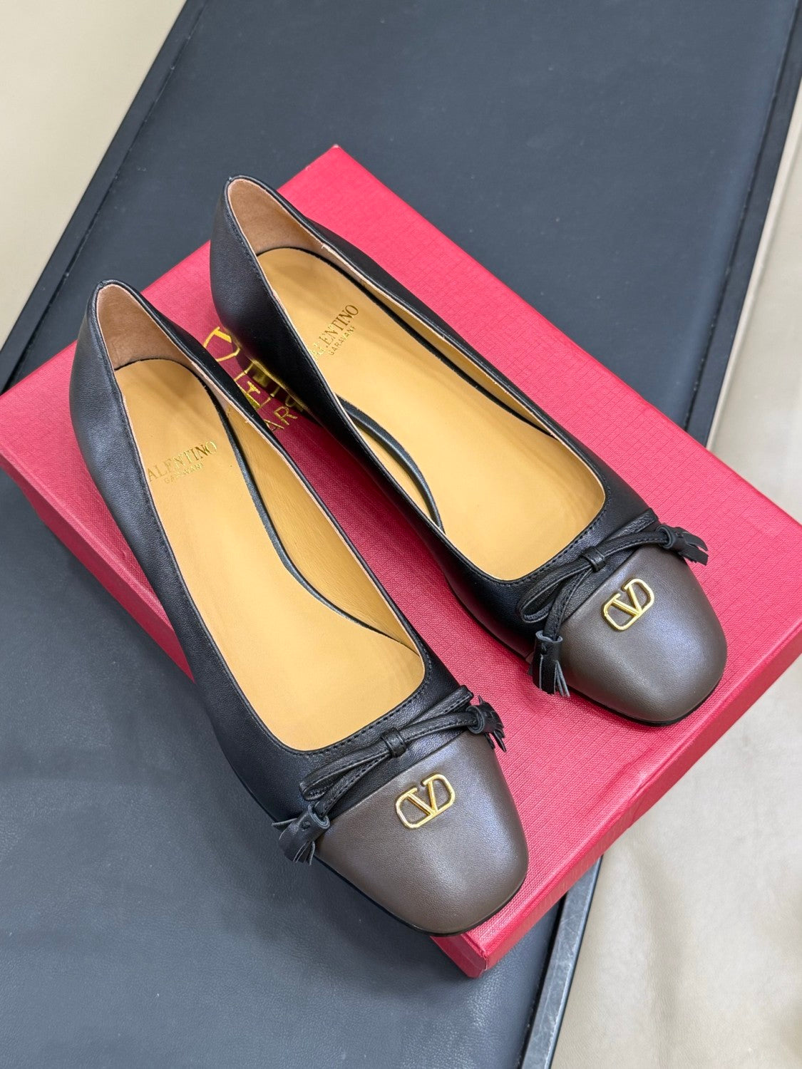 Valentino Garavani Valet Du Roi Leather Ballet Flats #336898