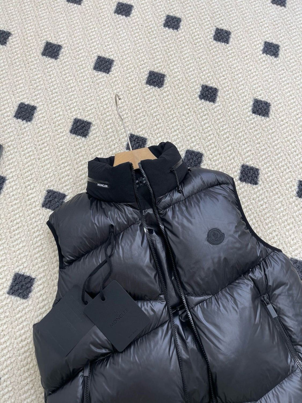 Moncler Men's Autumn and Winter Solid Color Zipper Standing Collar Puffer Down Vest #73659