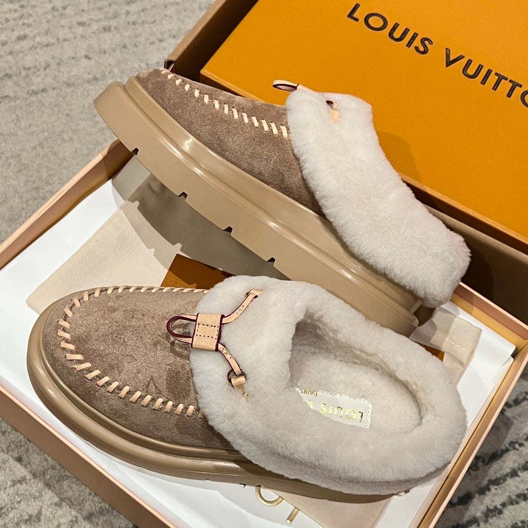 Louis Vuitton Women's SKI Cortina Closed Mule #333452