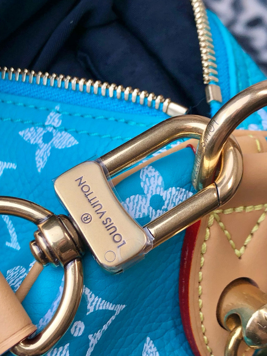 Louis Vuitton Women's Fashion Classic Lake Blue Logo Zipper Closure Leather Shoulder Bag Handbags In Small Medium And Large Sizes Crossbody Bag Bags #78664