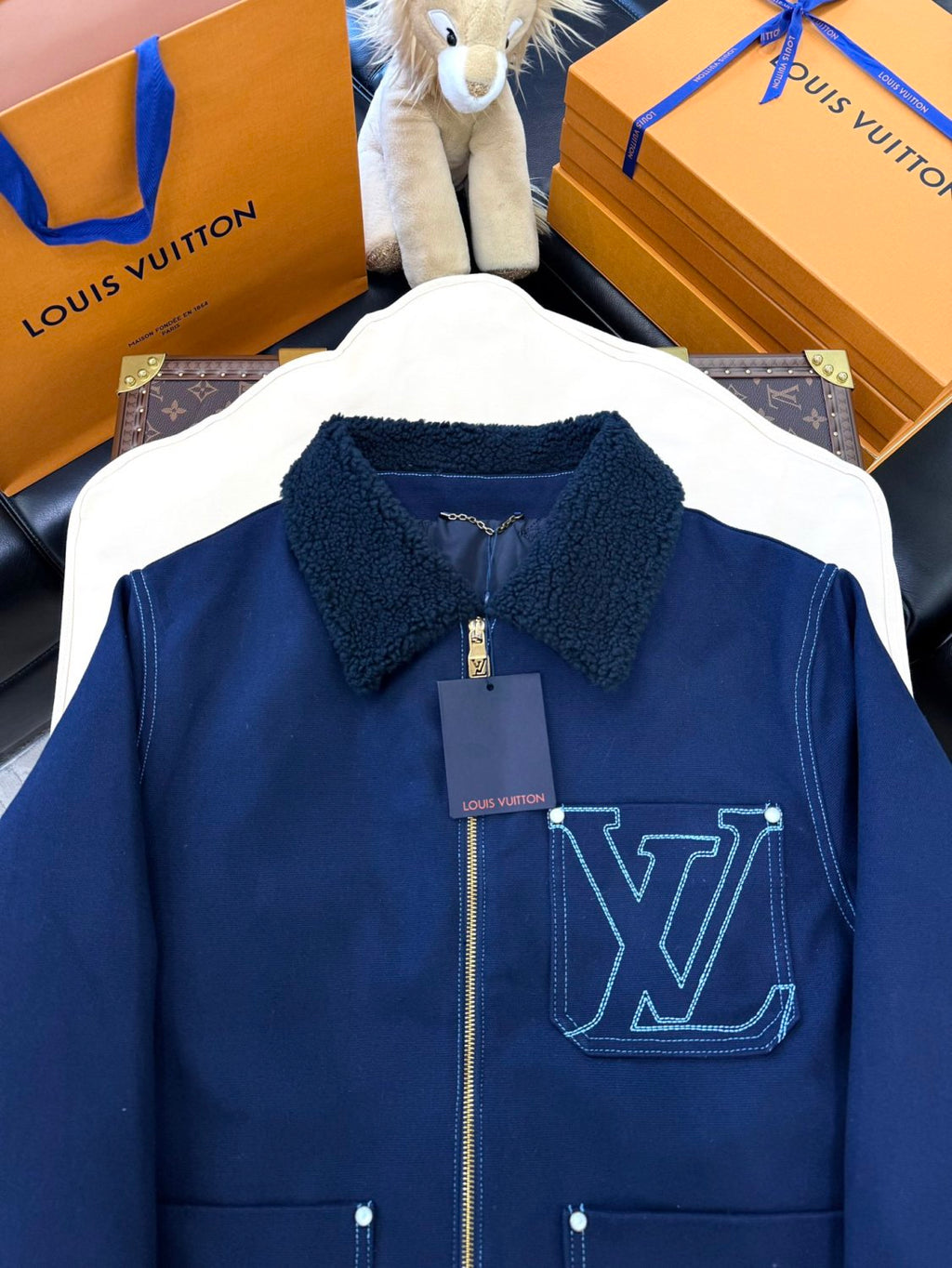 Louis Vuitton Men's Autumn and Winter Solid Color Lamb's wool Embroidered Logo Printed Zipper Closure Splicing Lapel Long Sleeve Jacket #74693
