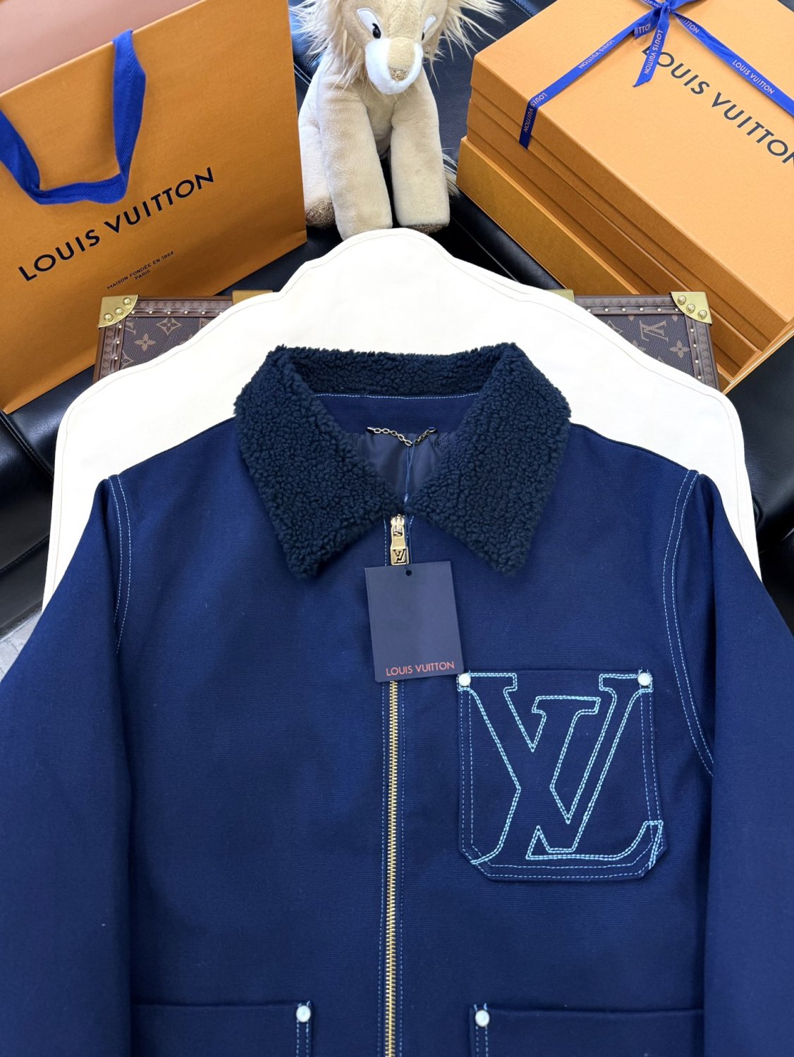 Louis Vuitton Men's Autumn and Winter Solid Color Lamb's wool Embroidered Logo Printed Zipper Closure Splicing Lapel Long Sleeve Jacket #74693