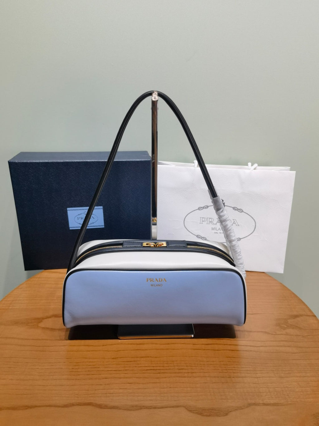 Prada Swing Women's Solid Color Letter Logo Zipper Closure Calfskin Handbag Shoulder Bag Bags #77148