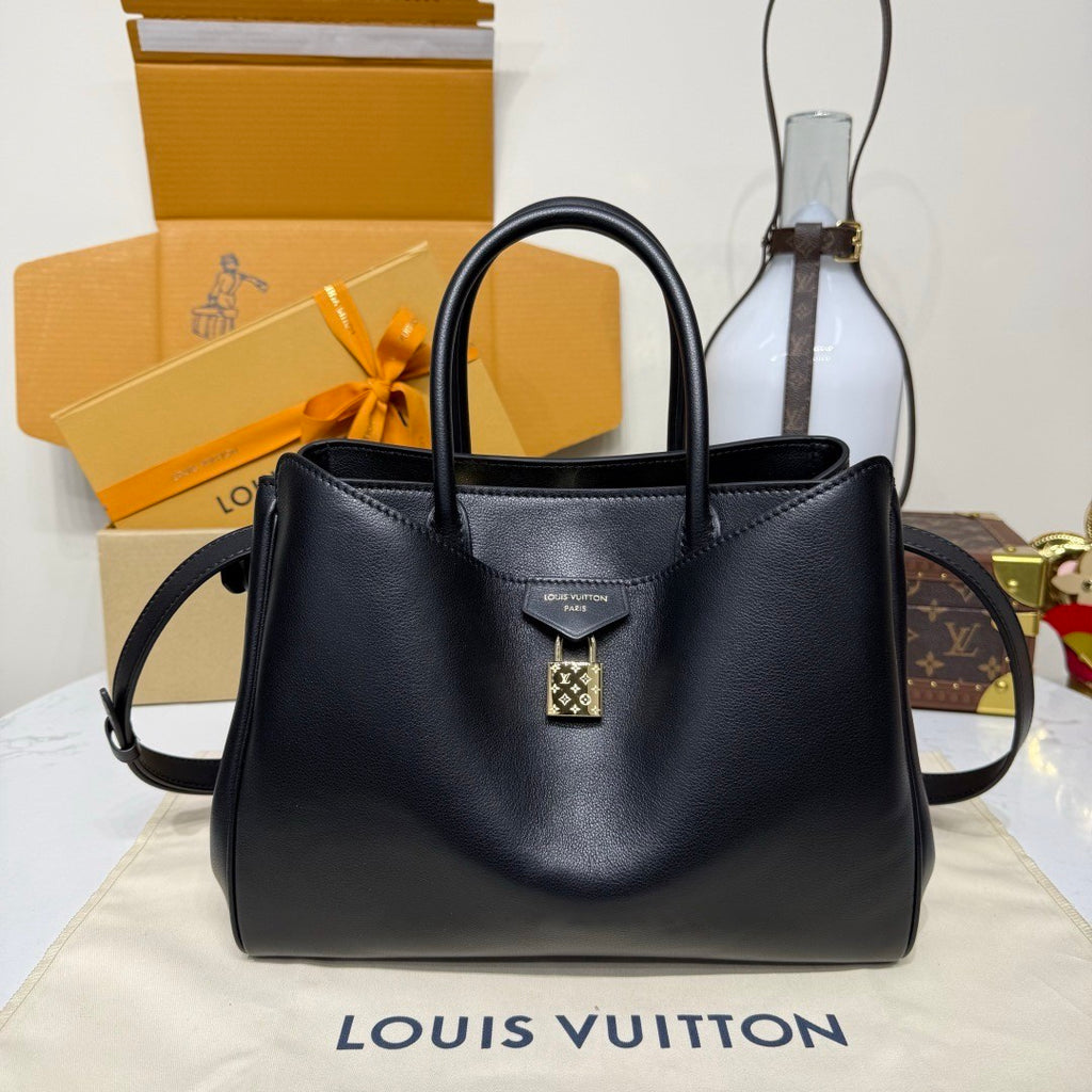 Louis Vuitton Vendôme Small Handbag Vendome  M26502 Black M27040 Gray Chip Cowhide Leather Fashionable Modern Clutch Tote Crossbody Bag Bags #195567