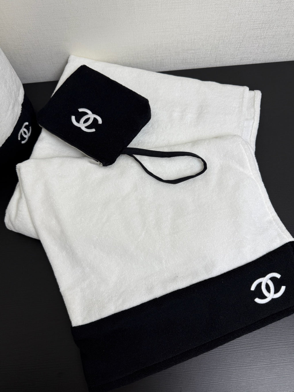 Chanel 2026 Beach Bag Set Classic Black And White Colorway Large Capacity (45 X 60 X 20 Cm) Mini Wallet (17 X 20 Cm) Beach Towel (170 X 103 Cm) Bags #196926