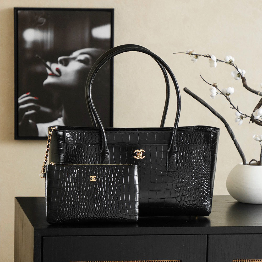 Chanel Spring/Summer 2026 Crocodile-Embossed Leather Handbag Classic Double C Metal Logo Stylish and Elegant Large-Capacity Clutch Bags Bag #195597