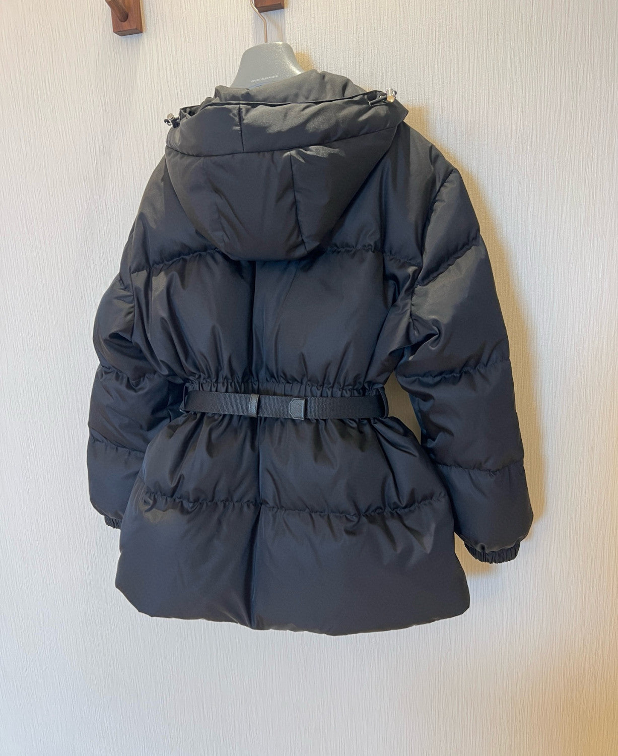 Prada Women's Autumn/Winter Single-Breasted Nylon Belt Long-Sleeved Solid Color Hooded Puffer Down Jacket Ngvp #81482