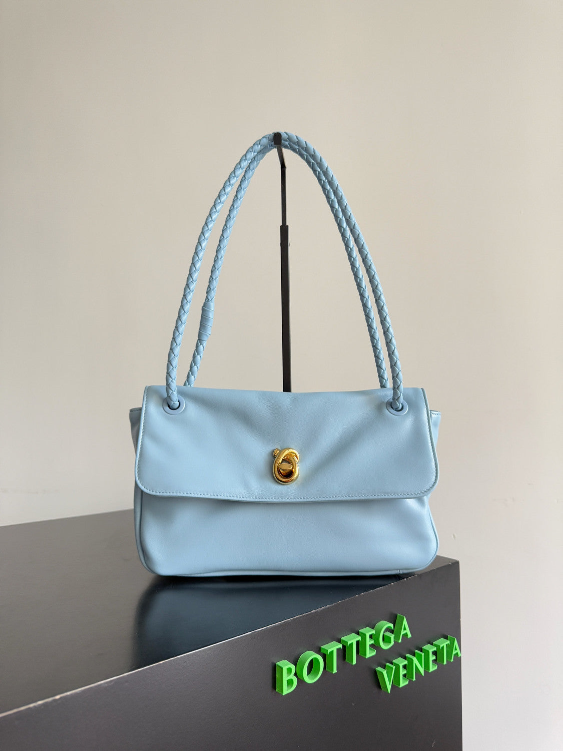 Bottega Veneta Women's Madison Shoulder Bag Crossbody Bag Underarm Bags Simple And Stylish Summer Shoulder Bag Crossbody Bag High-end Fashion #82817A