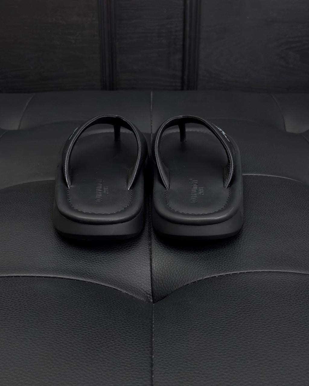 LOUIS VUITTONLV Flip Thong Shoes #387756
