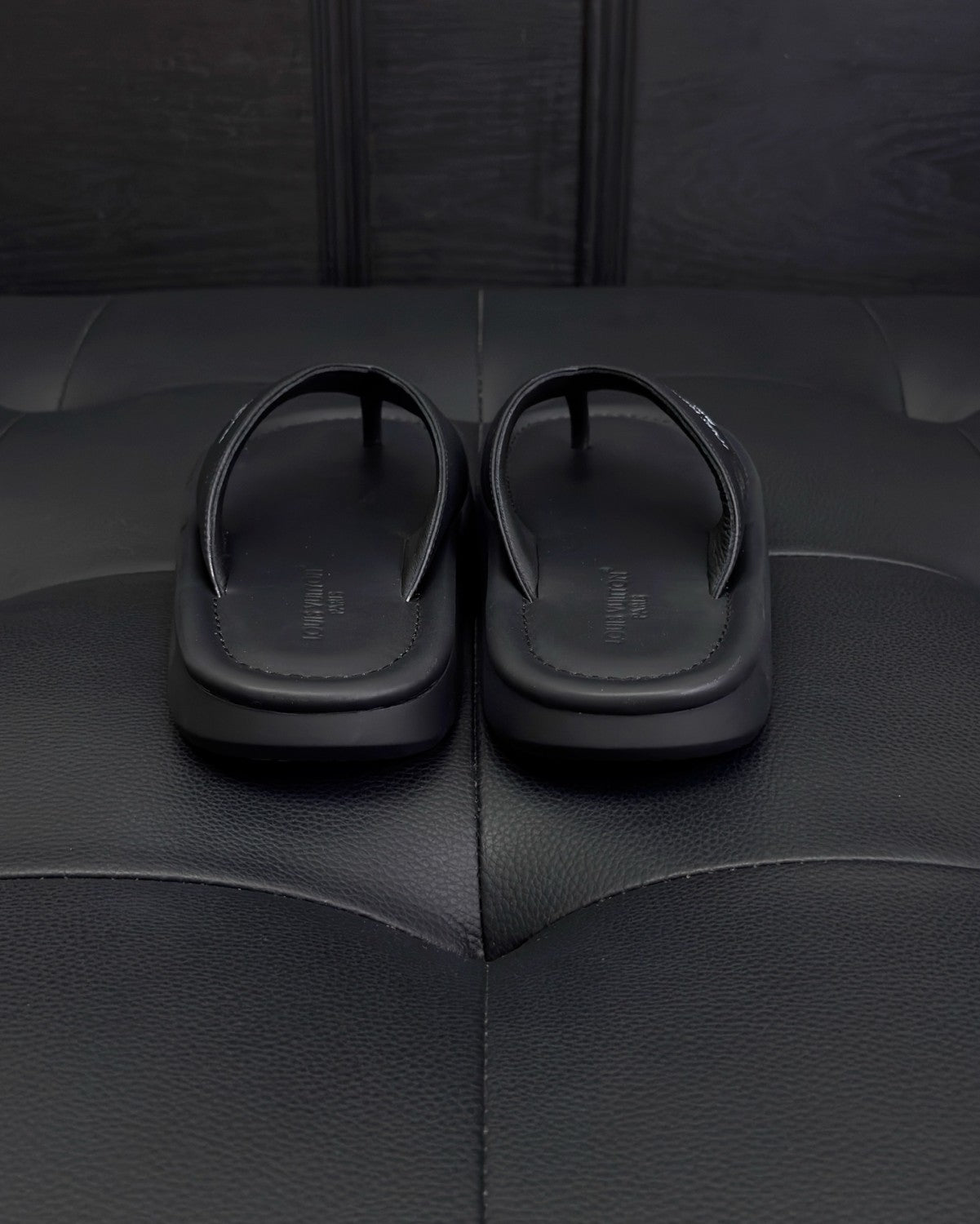 LOUIS VUITTONLV Flip Thong Shoes #387756