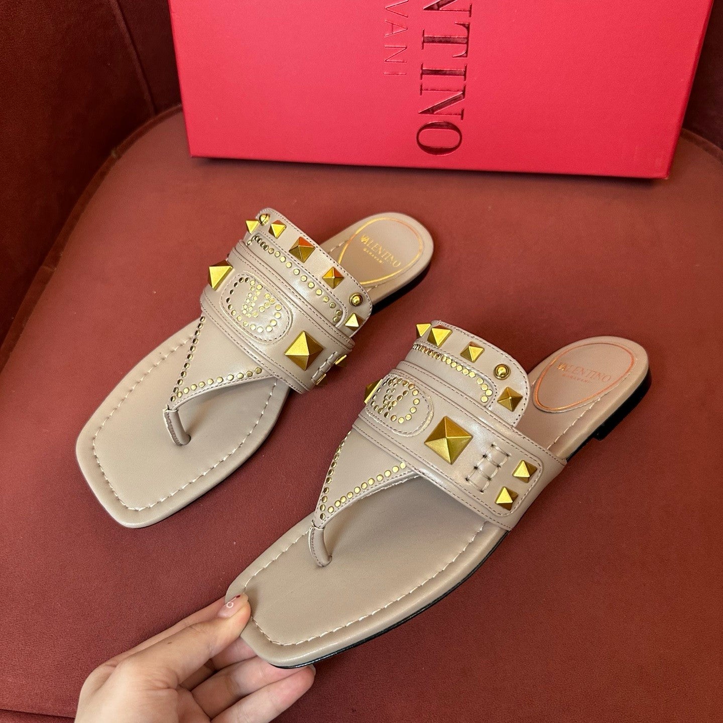 Valentino Women's Summer Solid Color Leather Studded Flat Toe Thong Sandals Slippers Shoes #76982