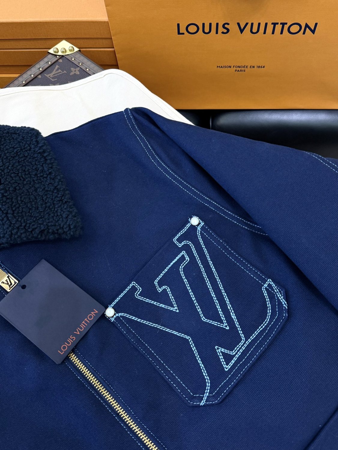 Louis Vuitton Men's Autumn and Winter Solid Color Lamb's wool Embroidered Logo Printed Zipper Closure Splicing Lapel Long Sleeve Jacket #74693