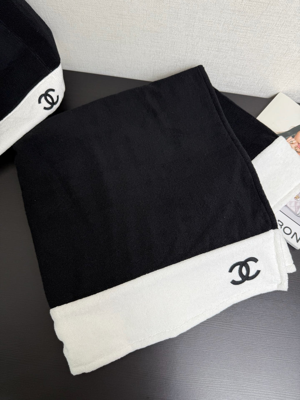 Chanel 2026 Beach Bag Set Classic Black And White Colorway Large Capacity (45 X 60 X 20 Cm) Mini Wallet (17 X 20 Cm) Beach Towel (170 X 103 Cm) Bags #196926