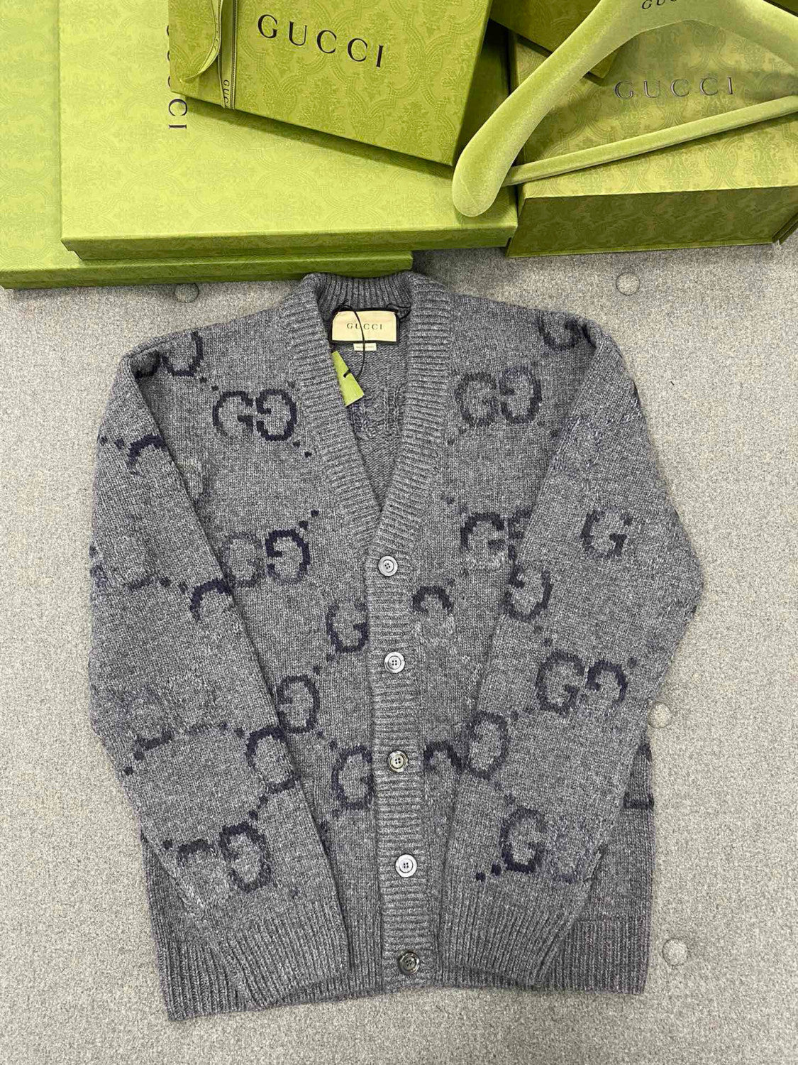 Gucci Men's Spring and Autumn Grey Pattern Appliquéd Single Breasted V-neck long Sleeved Knit Wool Cardigan With GG Intarsia #97794