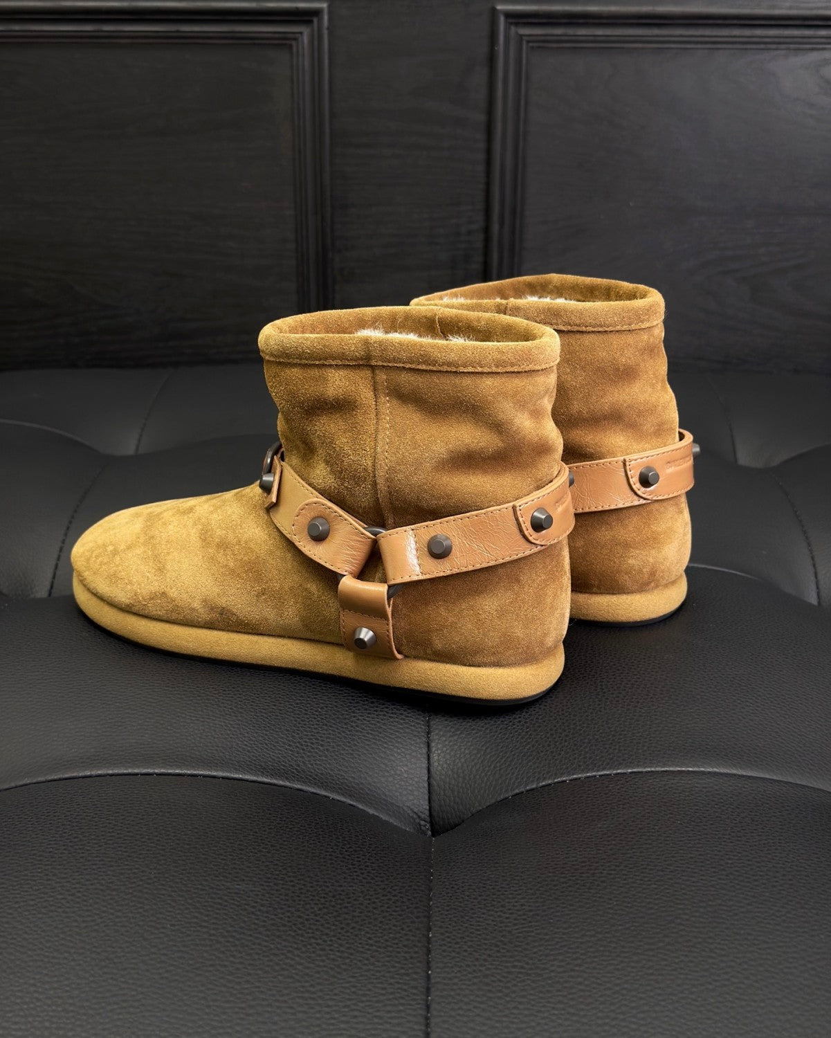 Balenciaga Alaska Soft Cow Split Leather Sleeve Round Toe Cowhide Leather Belt  Rivet Accessories Warm And Non-Slip #332582