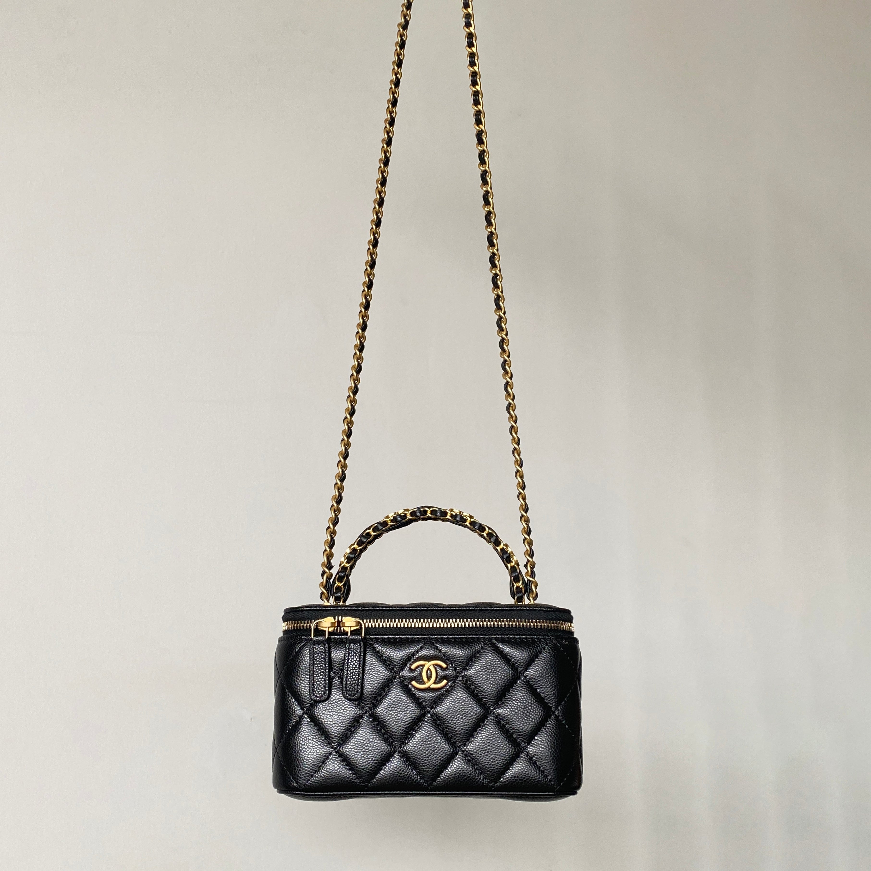 Chanel Women's Retro Vanity Series Solid Color Double C Adjustable Buckle Plaid Leather Shoulder Crossbody Casual Cosmetic Bag Bags #77895