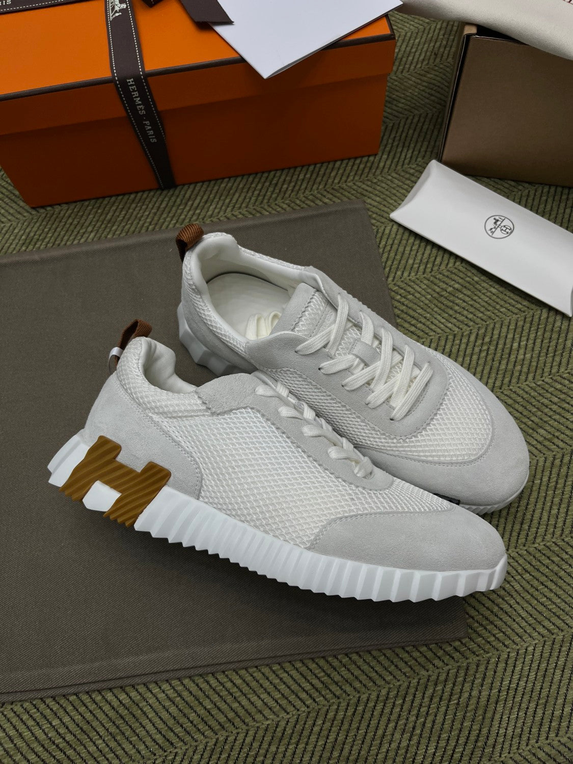 Hermes Bouncing Sneakers Men's Solid Color Leather and Suede Mesh Low-Top Lace-Up Shoes #81413