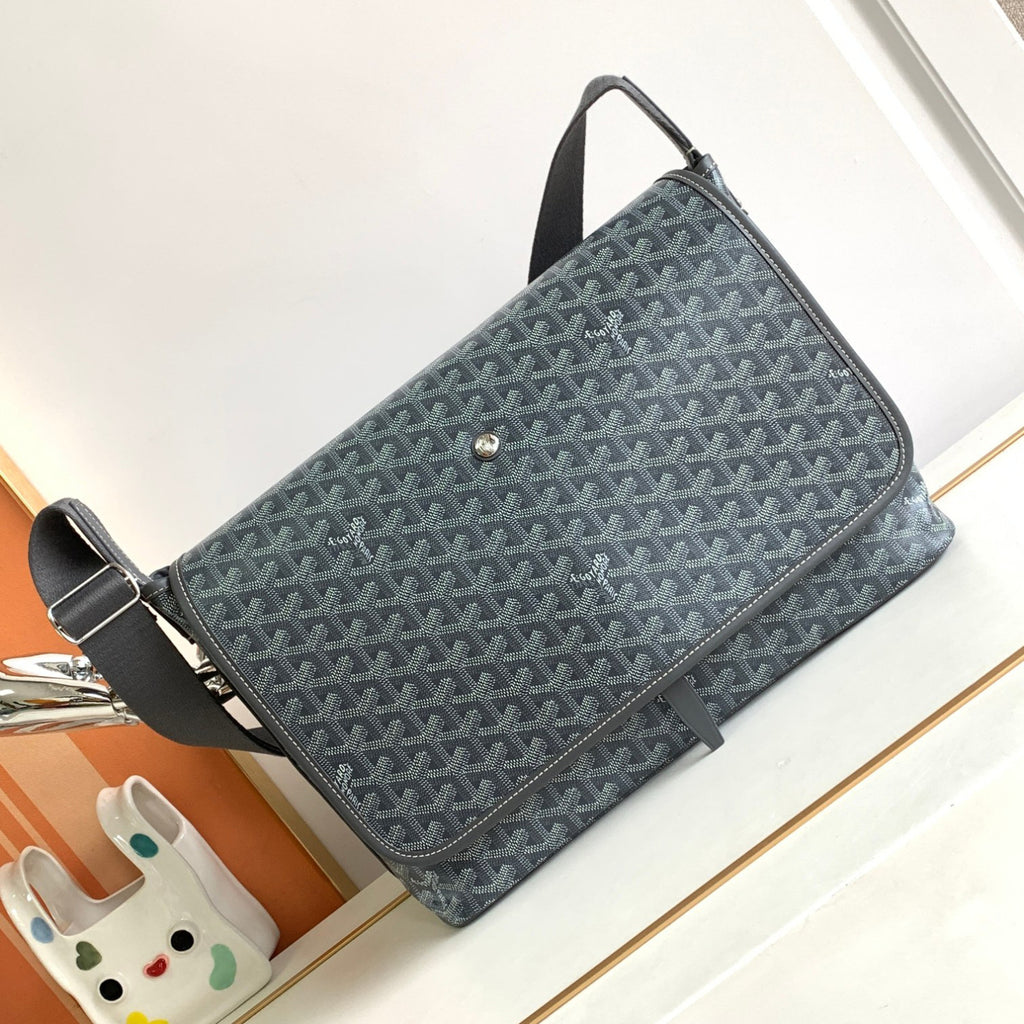 Goyard Medium Messenger Bag Shoulder Bag #95153
