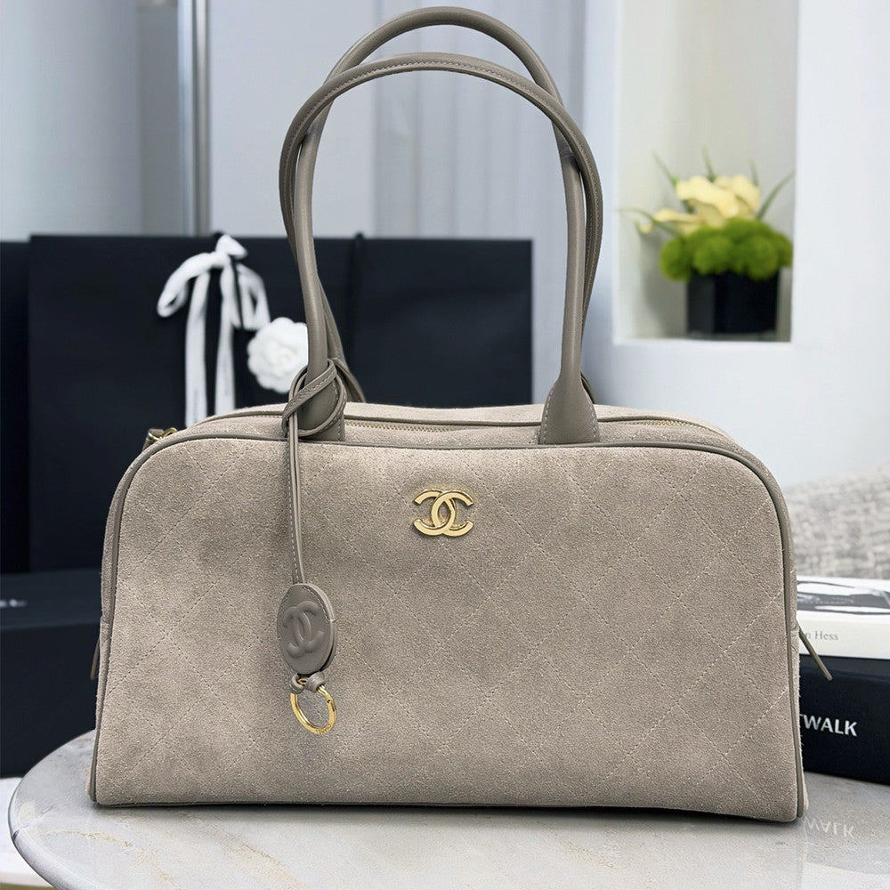 Chanel 𝟐𝟔𝐒 Vintage Suede Bowling Bag Classic Diamond-quilted Design With Metallic Double C Logo Large Capacity Tote Bag Bags #197473
