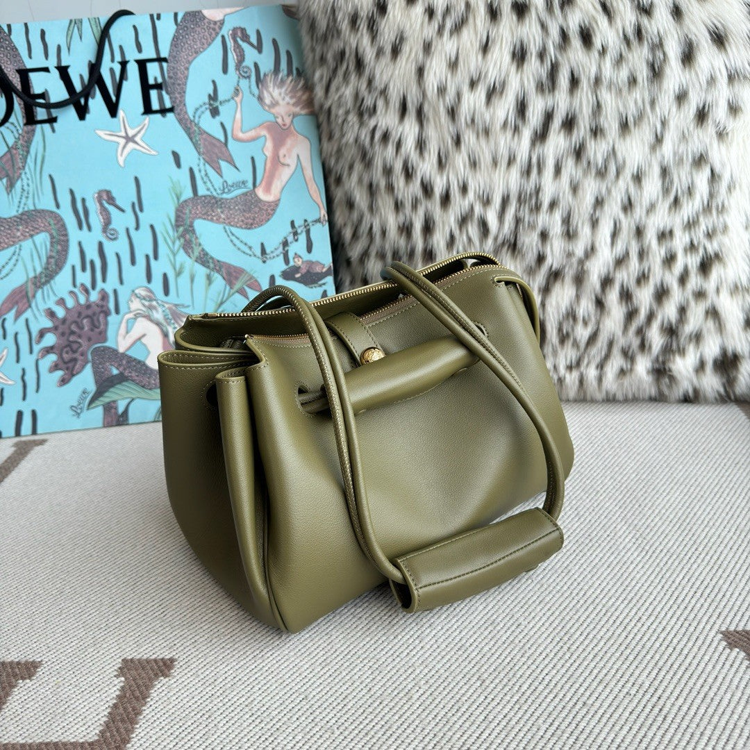 Loewe Madrid Women's Solid Color Letter Logo Gold Hardware Cowhide Handbag Shoulder Bag Bags #77356