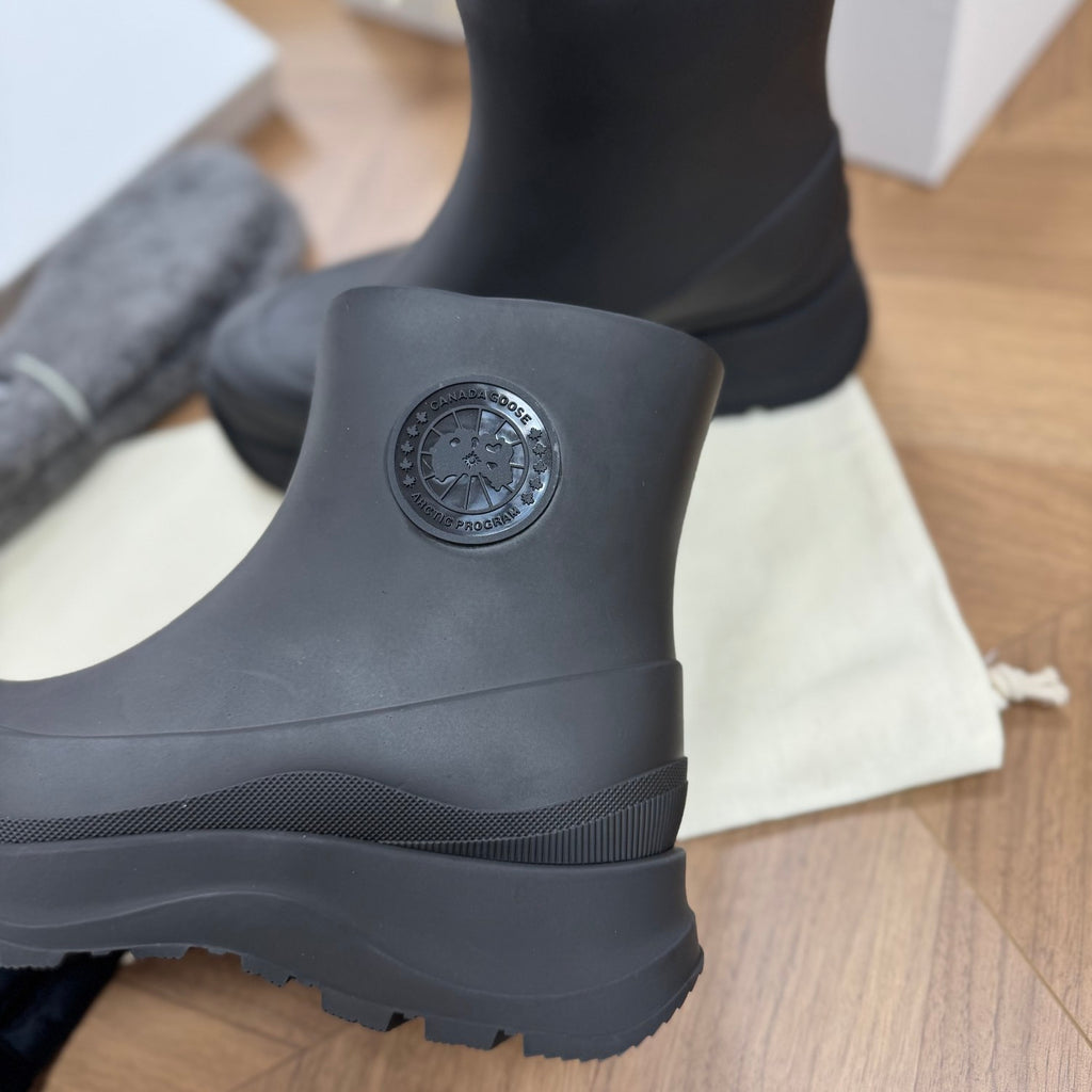 Canada Goose Women's Waterproof Round Toe Printed Rain Boots #332834