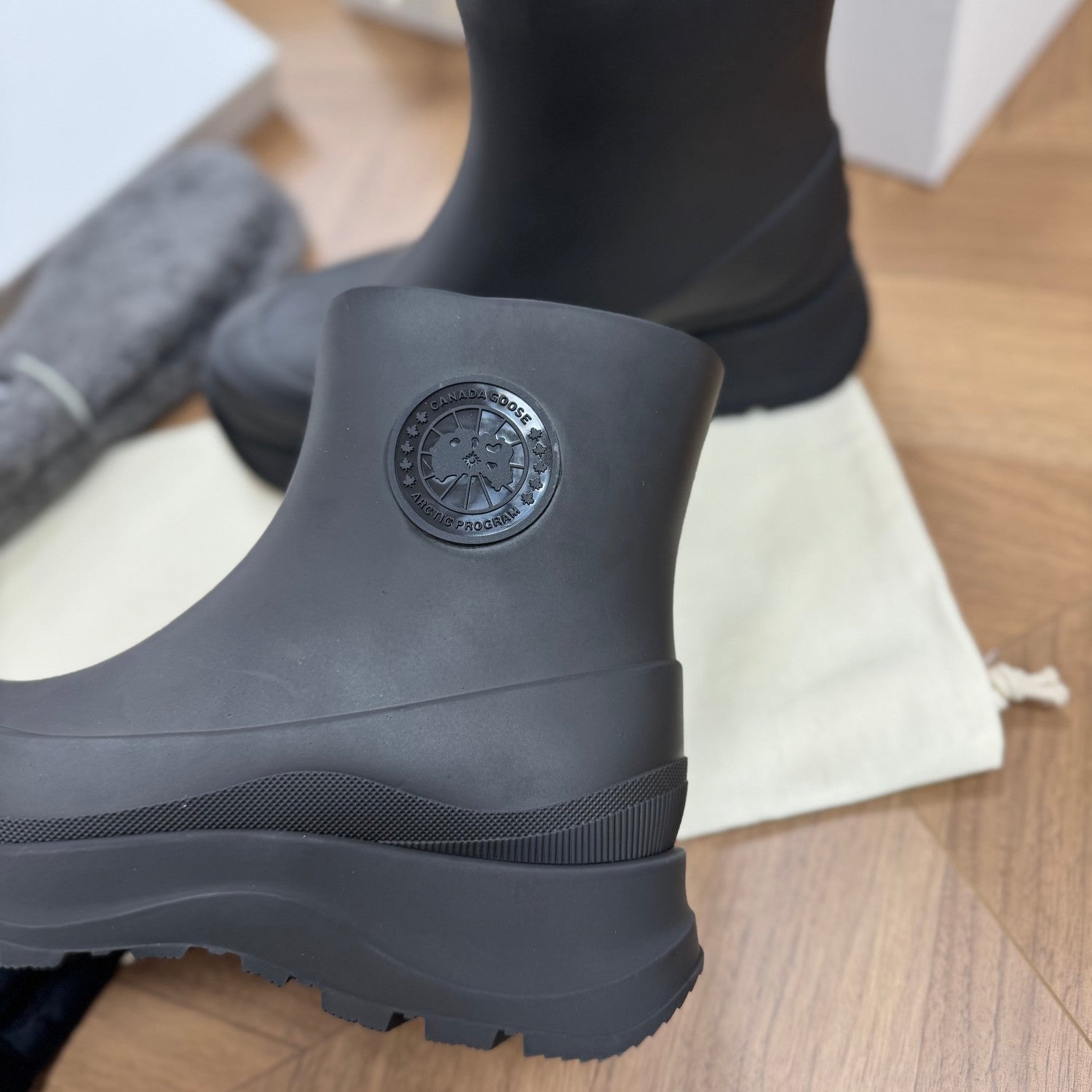 Canada Goose Women's Waterproof Round Toe Printed Rain Boots #332834