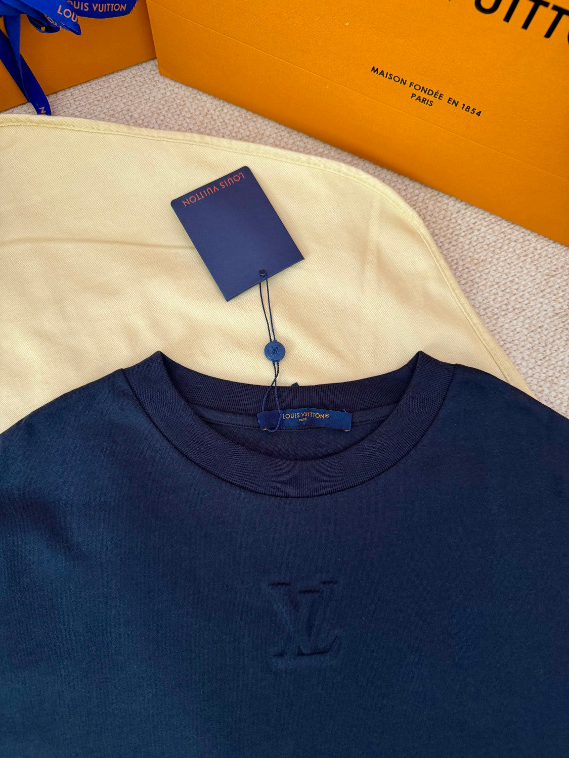 Louis Vuitton Embossed Lv T-shirt #334929