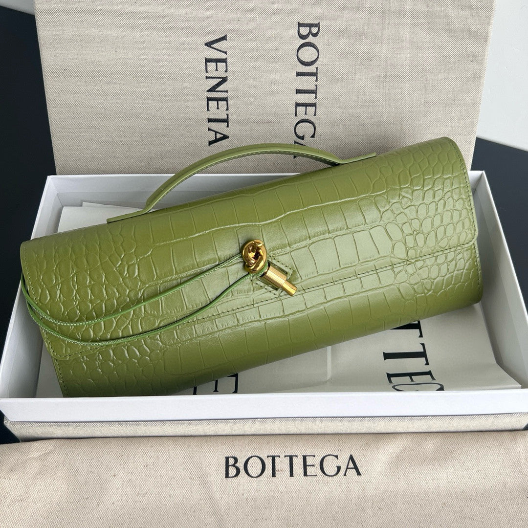 Bottega Veneta Andiamo Women's Solid Color Crocodile Leather Clutch Bag With Metal Clip Closure Bags #75797