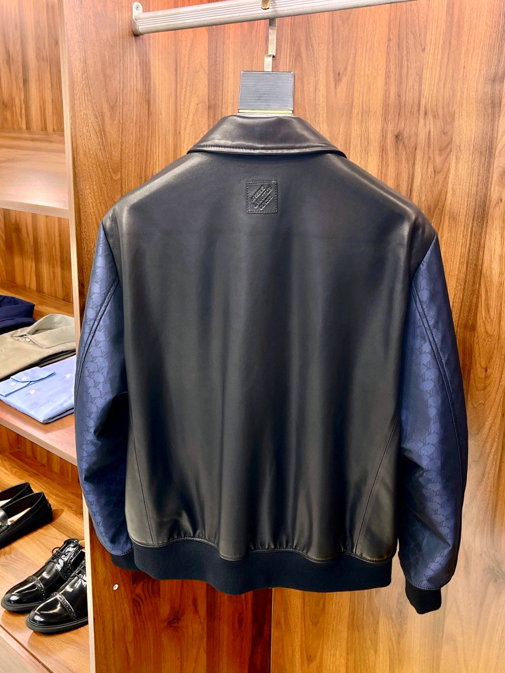 Louis Vuitton Men's Autumn and Winter Solid Color Leather Zipper Side Pocket Long Sleeve Jacket #73268