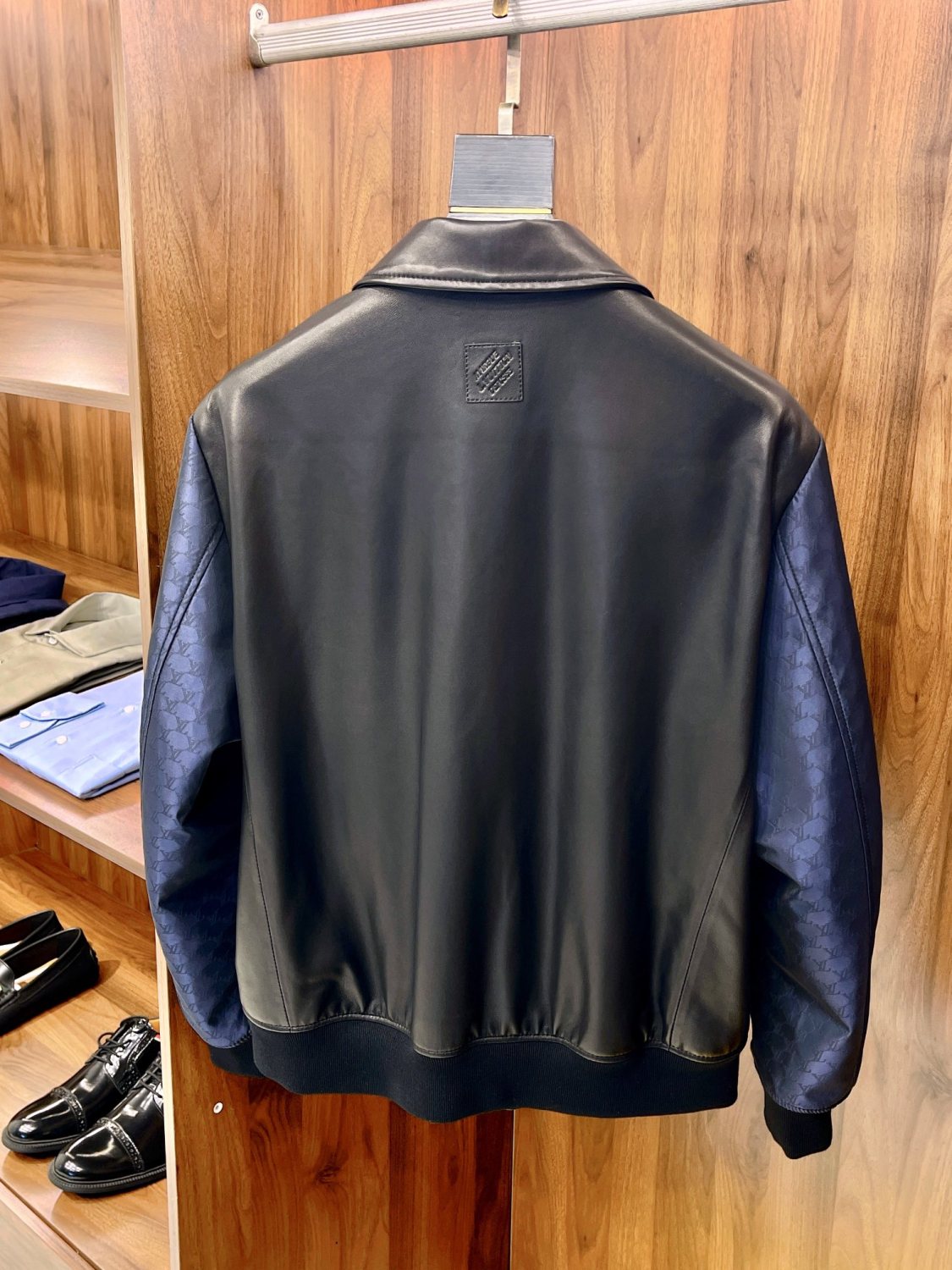 Louis Vuitton Men's Autumn and Winter Solid Color Leather Zipper Side Pocket Long Sleeve Jacket #73268