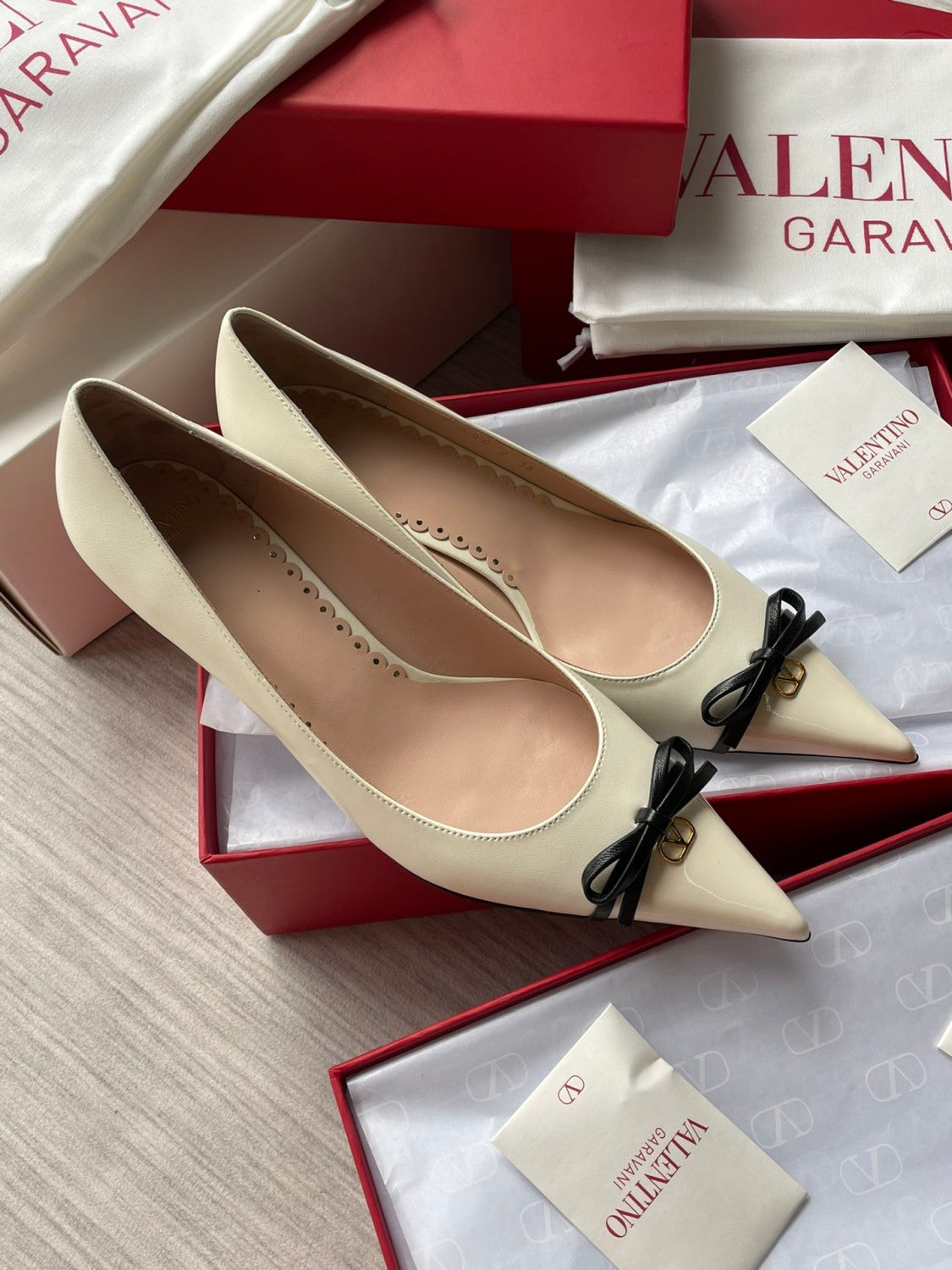 Valentino Women's Spring/Fall Classic Pointed Toe Covered Toe Bow V-Logo Sandals 4cm Heel Height Shoes #78843
