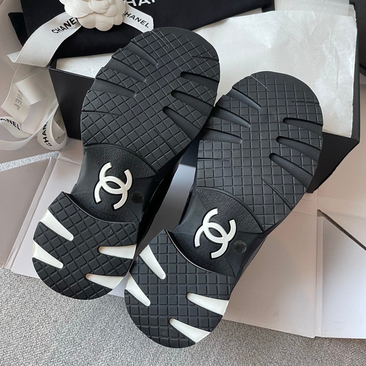 Chanel Sneakers Mixed Fibers Shiny Calfskin Suede Calfskin #335039