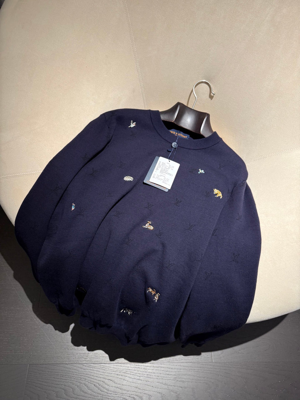 Louis Vuitton LV Blason Long-Sleeved Crewneck #335724