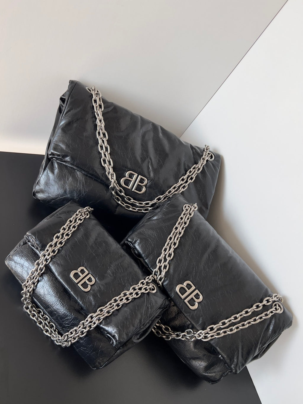 Balenciaga Men's And Women's Magnetic Buckle Flap Closure Indentation Calfskin Shoulder Crossbody Bag Bags #73717