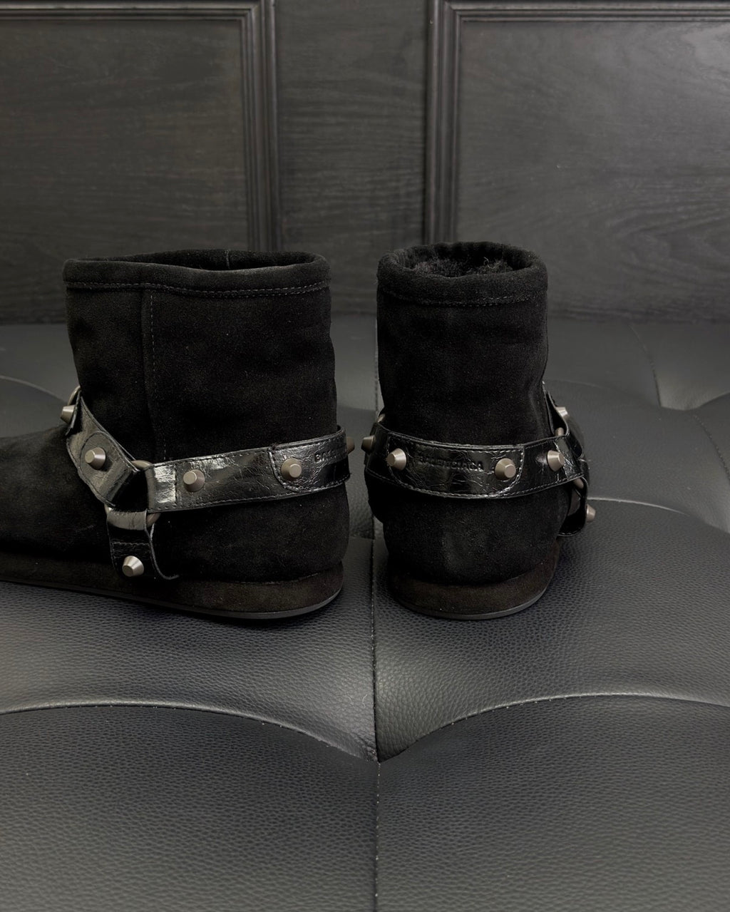 Balenciaga Alaska Soft Cow Split Leather Sleeve Round Toe Cowhide Leather Belt  Rivet Accessories Warm And Non-Slip #332582