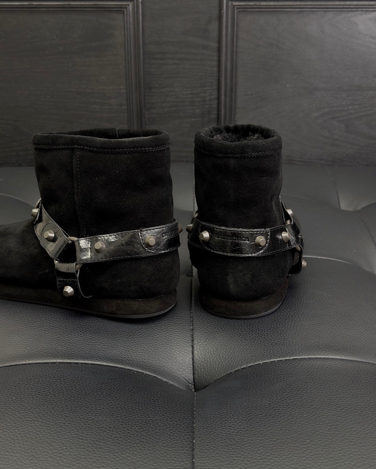 Balenciaga Alaska Soft Cow Split Leather Sleeve Round Toe Cowhide Leather Belt  Rivet Accessories Warm And Non-Slip #332582