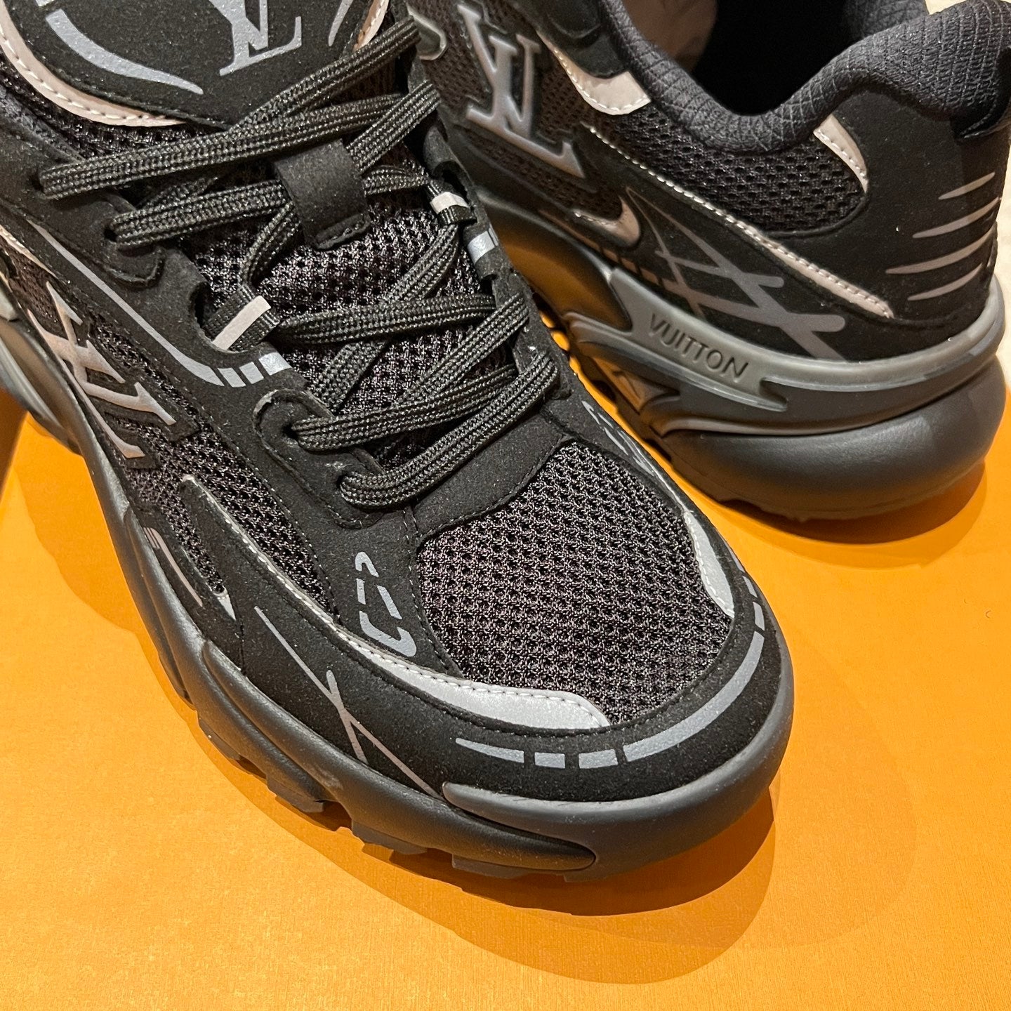 LOUIS VUITTON LV Tatic Runner Sneaker #386159