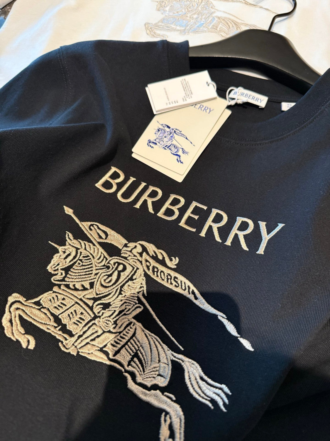 Burberry 26SS Men's and Women's Solid Color T-shirt With Embroidered Logo and Word Art Graffiti #333415