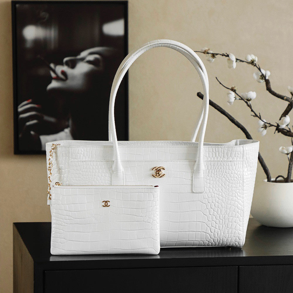 Chanel Spring/Summer 2026 Crocodile-Embossed Leather Handbag Classic Double C Metal Logo Stylish and Elegant Large-Capacity Clutch Bags Bag #195597