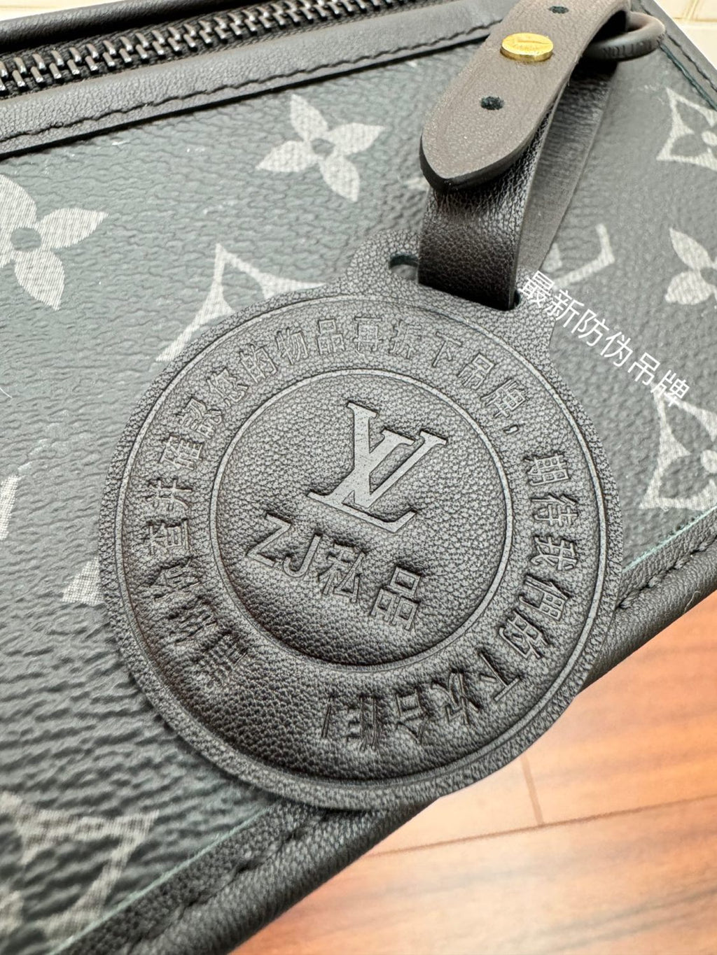 Louis Vuitton BOSPHORE Men's Solid Color Detachable Shoulder Strap Letter Print Leather Shoulder Bag Crossbody Bags #77964