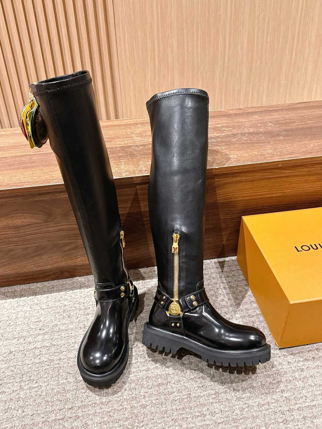 Louis Vuitton x Timberland Men's & Women's Fall/Winter Glossy & Matte Leather Solid Color High-Top Boots - Casual Zipper Round-Toe Shoes Hamburger Bag Detail Ngvp #2533