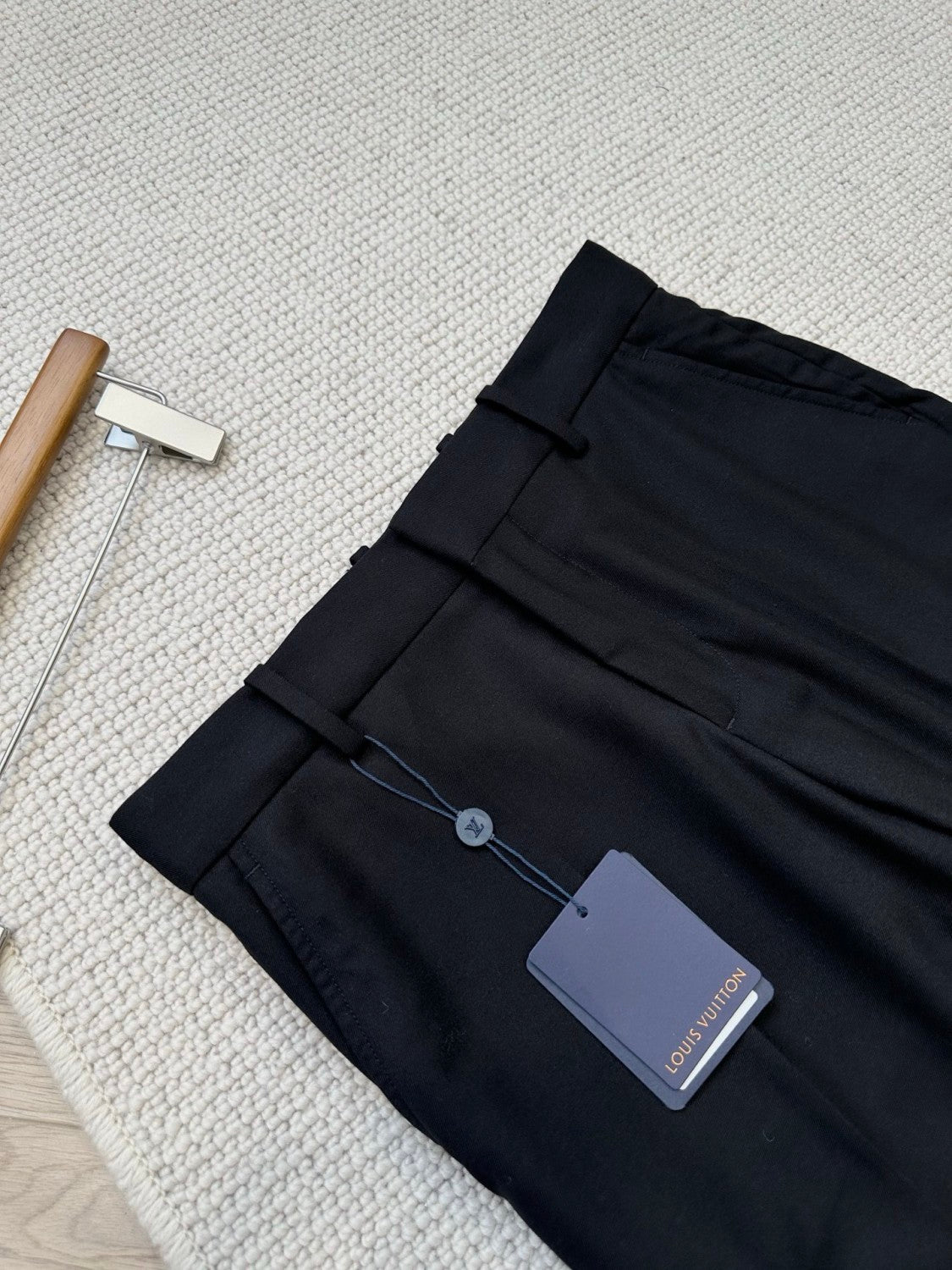 Louis Vuitton SS25 Men's Spring and Summer Solid Color Sheep Wool Straight Casual Pants #332664