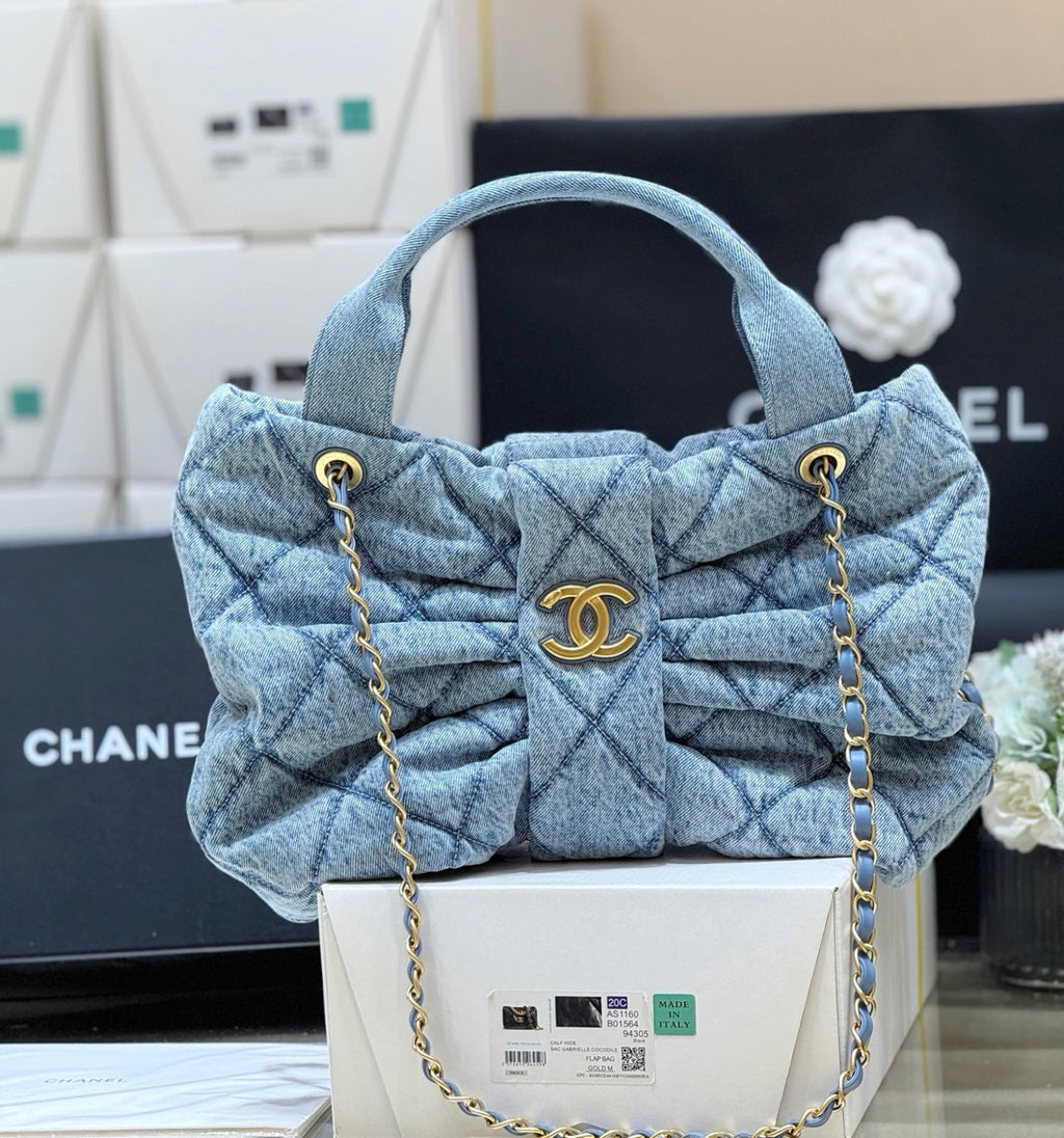 Chanel 25k Runway Bow Bag Bow Shaped Stylish And Unique Available In Medium And Small Sizes Bag Bags #197476