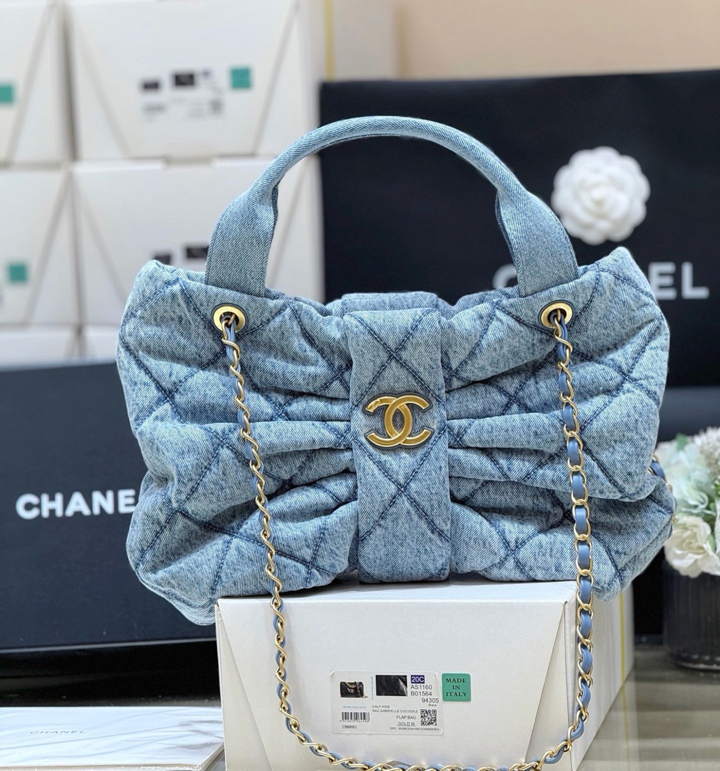 Chanel 25k Runway Bow Bag Bow Shaped Stylish And Unique Available In Medium And Small Sizes Bag Bags #197476