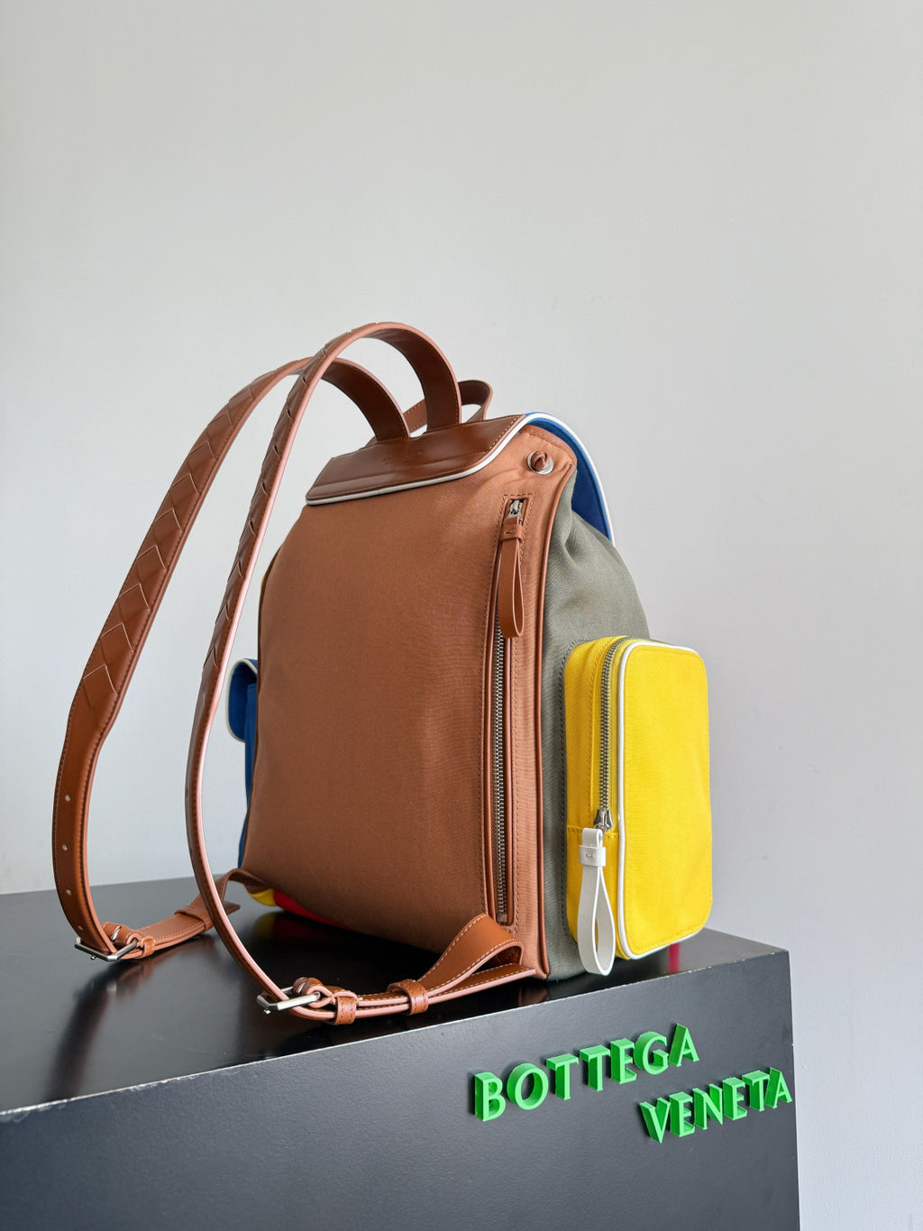 Bottega Veneta Men's Crossroad Multi-pocket Backpack Colorful Nylon Backpack Tote Bag Dopamine Colorway Fashionable Casual Bags #196052