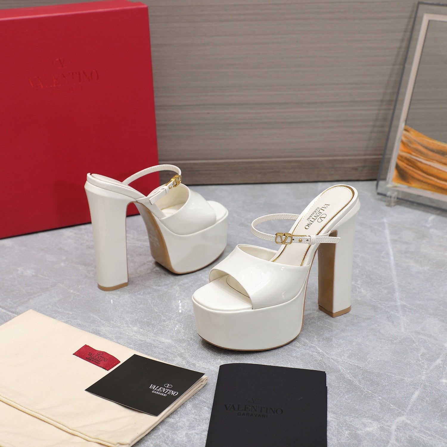 Valentino Spring And Summer Waterproof Platform Patent Leather High Heels Fashion Heightening Sexy Temperament Elegant Slippers Sandals Shoes Waterproof Platform 4cm Heel Height 15.5cm #81145