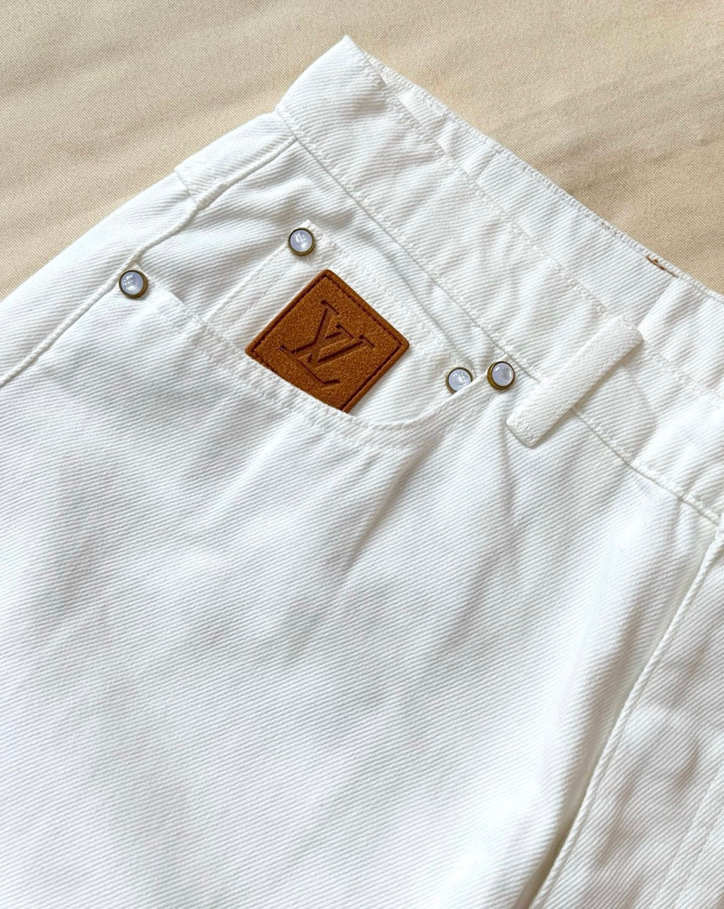 Louis Vuitton Men's Spring/Fall Fashion Classic Solid Color Back Pocket Embroidered White Denim Pants #79553